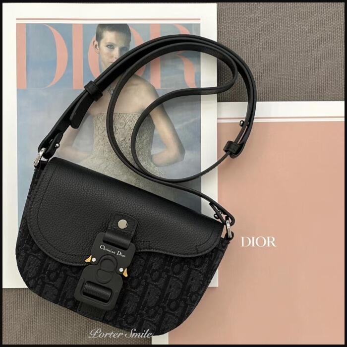 ●ちょっとした外出に【 DIOR 】SADDLE ポーチ